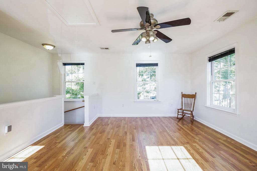 301 N MAPLE AVENUE