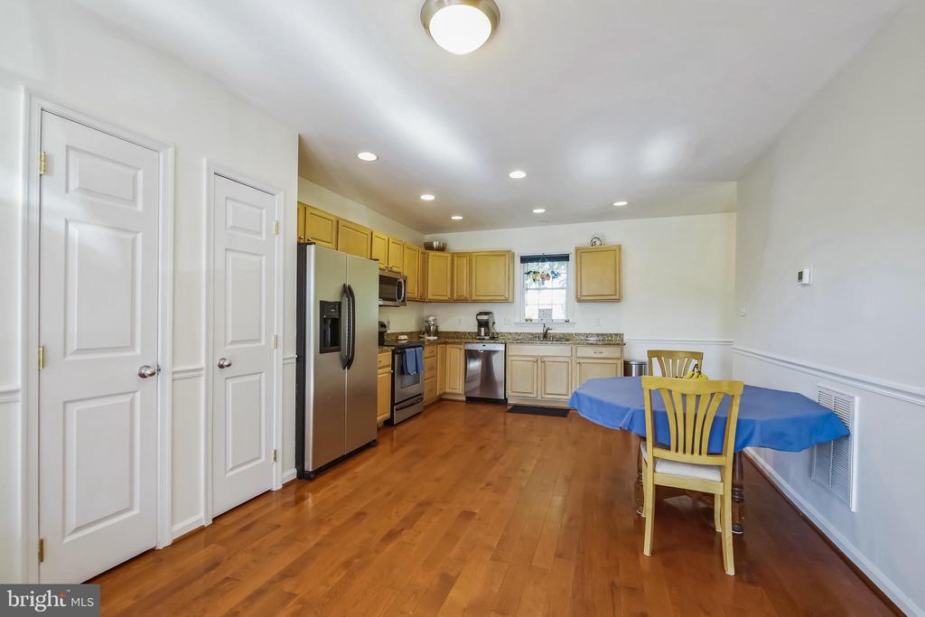 301 N MAPLE AVENUE