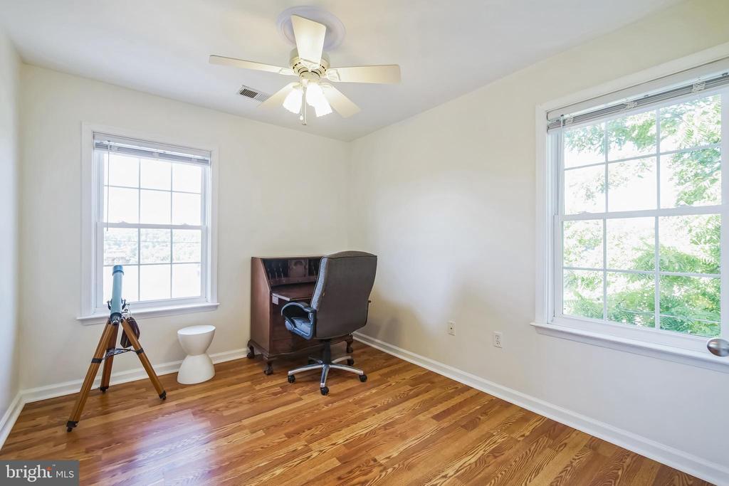 301 N MAPLE AVENUE
