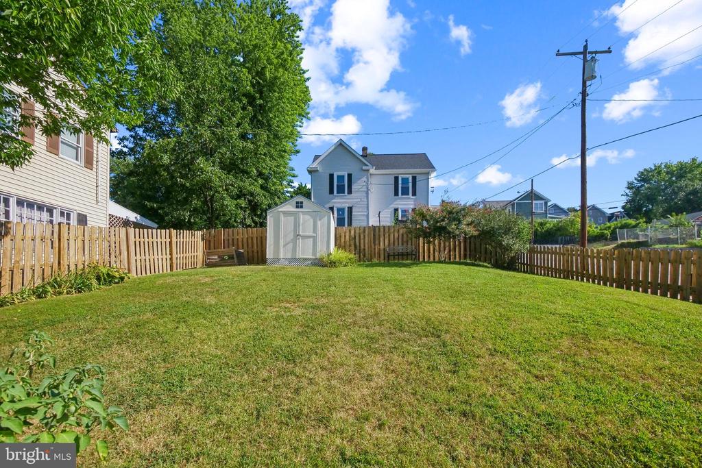 301 N MAPLE AVENUE