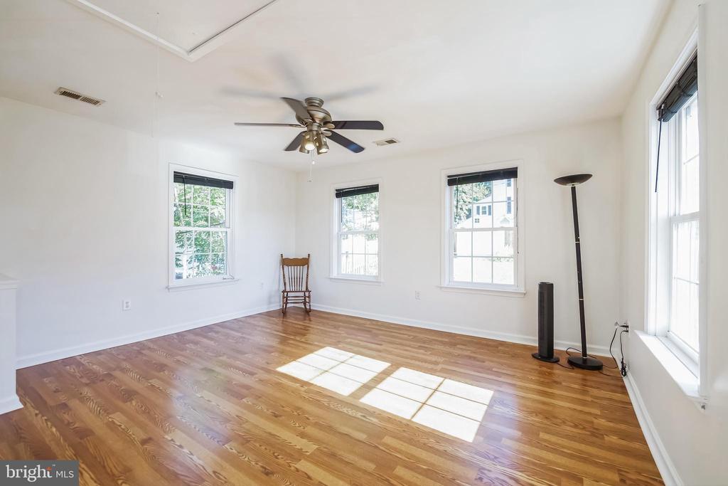 301 N MAPLE AVENUE
