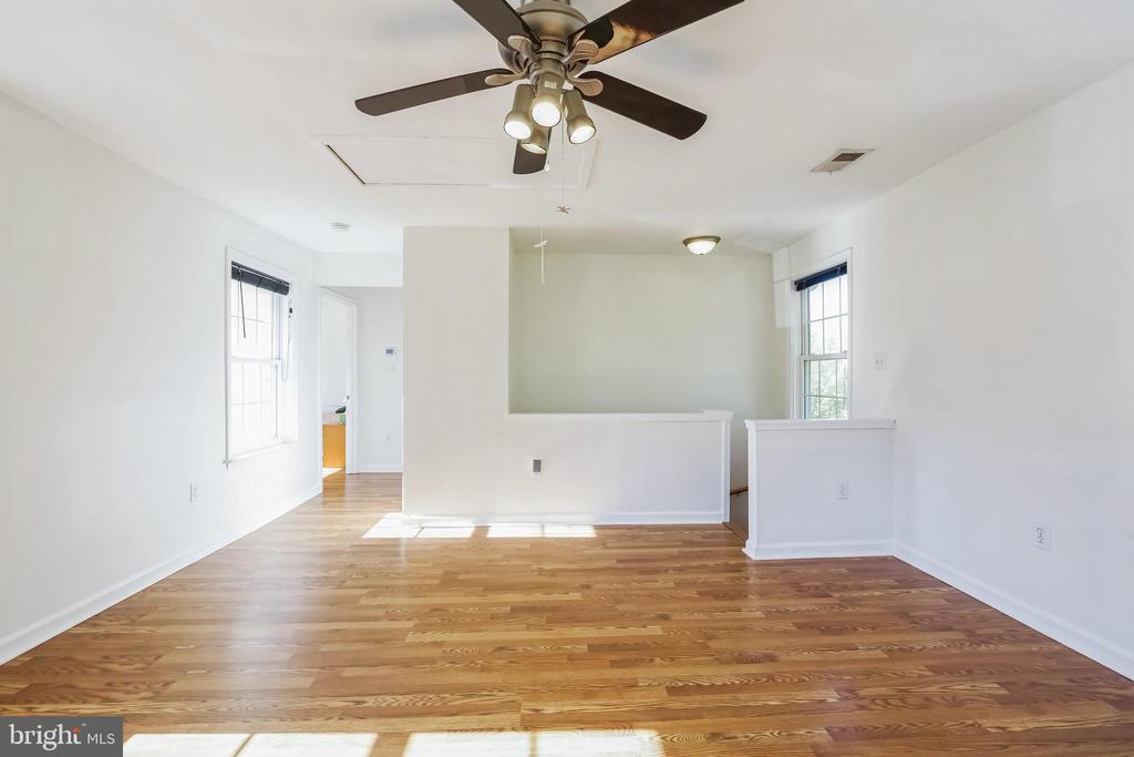 301 N MAPLE AVENUE
