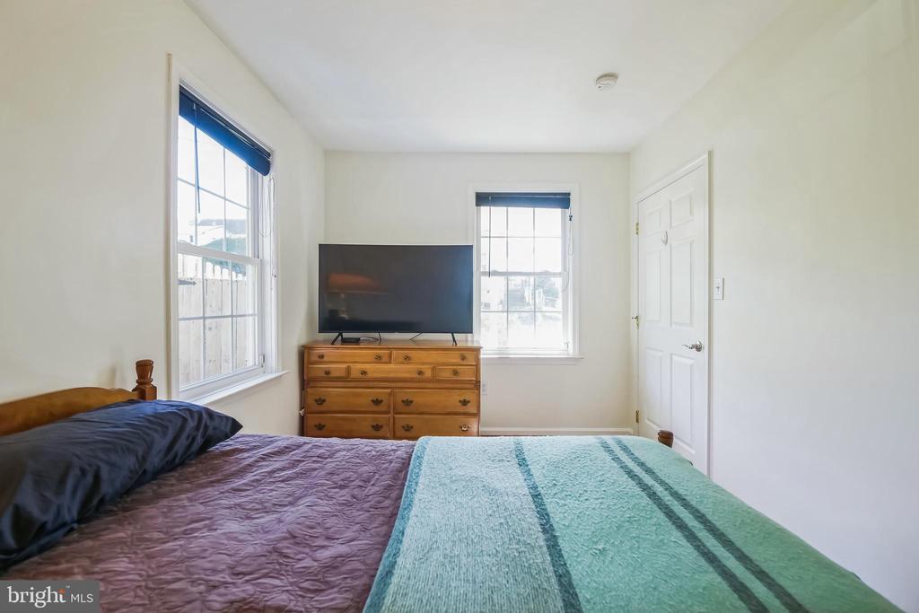 301 N MAPLE AVENUE