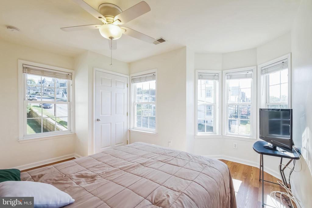 301 N MAPLE AVENUE