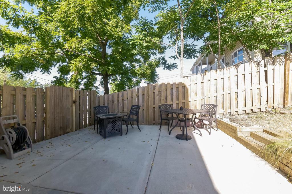 301 N MAPLE AVENUE