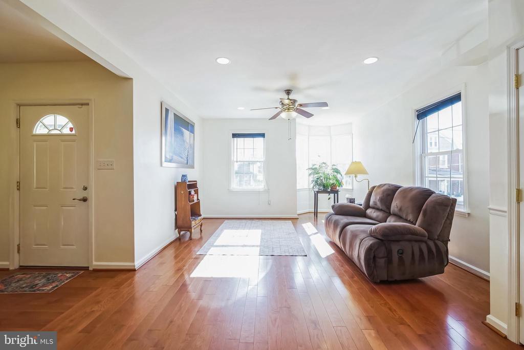 301 N MAPLE AVENUE