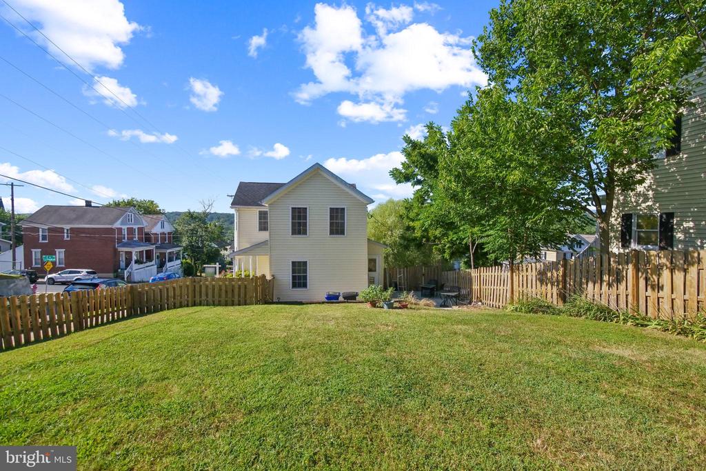 301 N MAPLE AVENUE