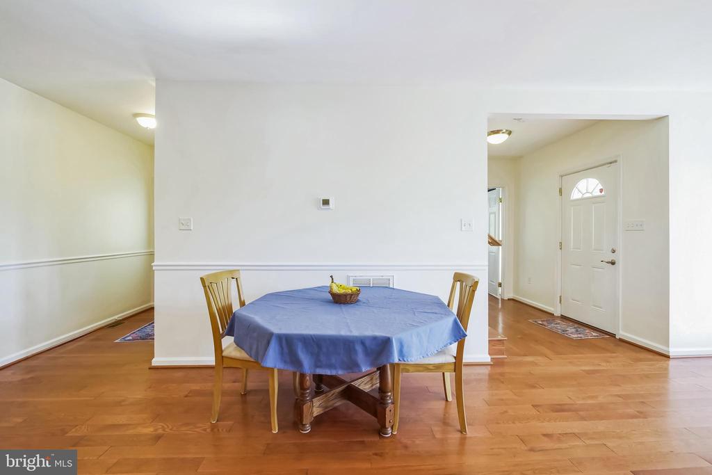 301 N MAPLE AVENUE