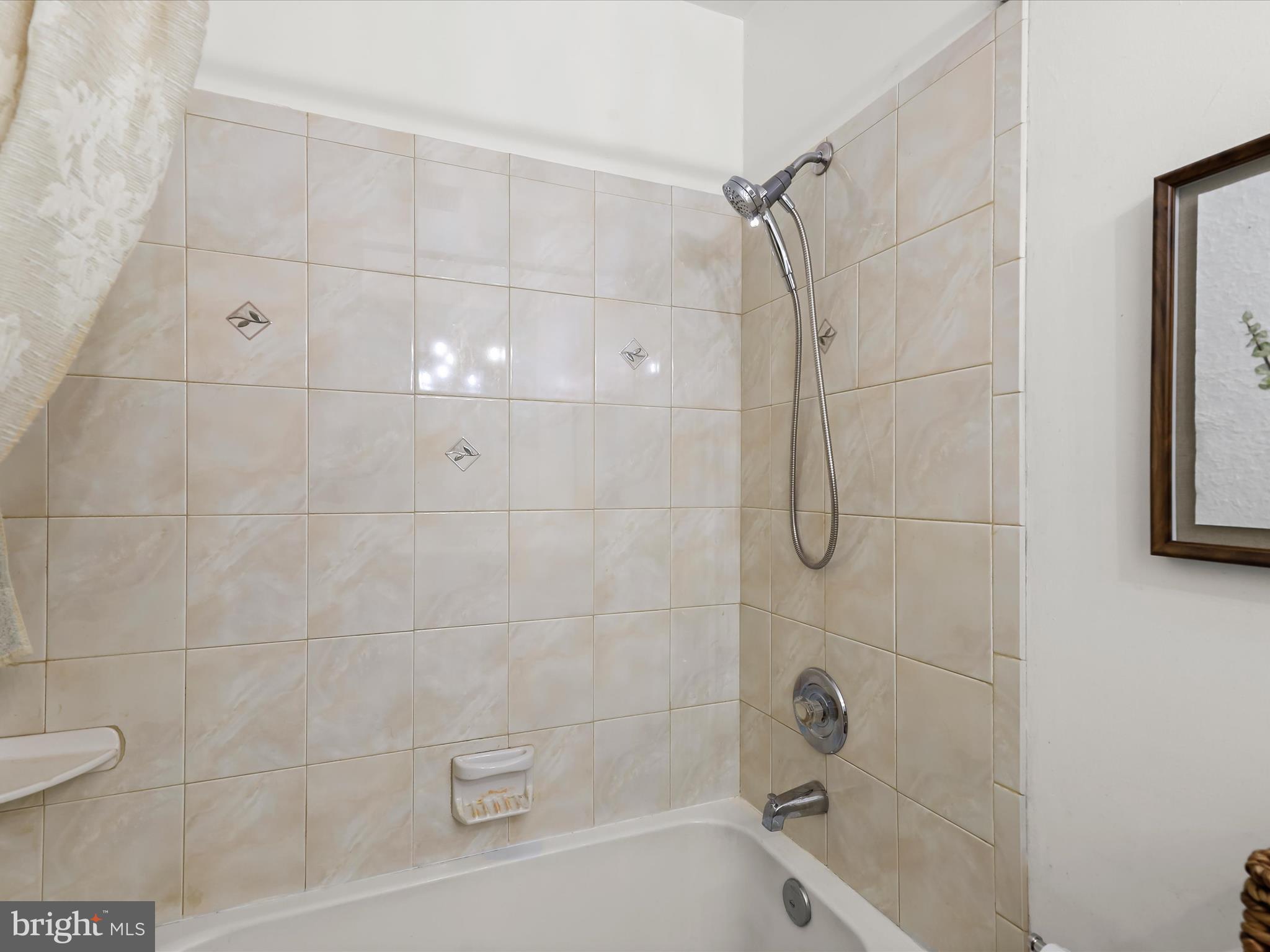 2123 ROUND HILL ROAD