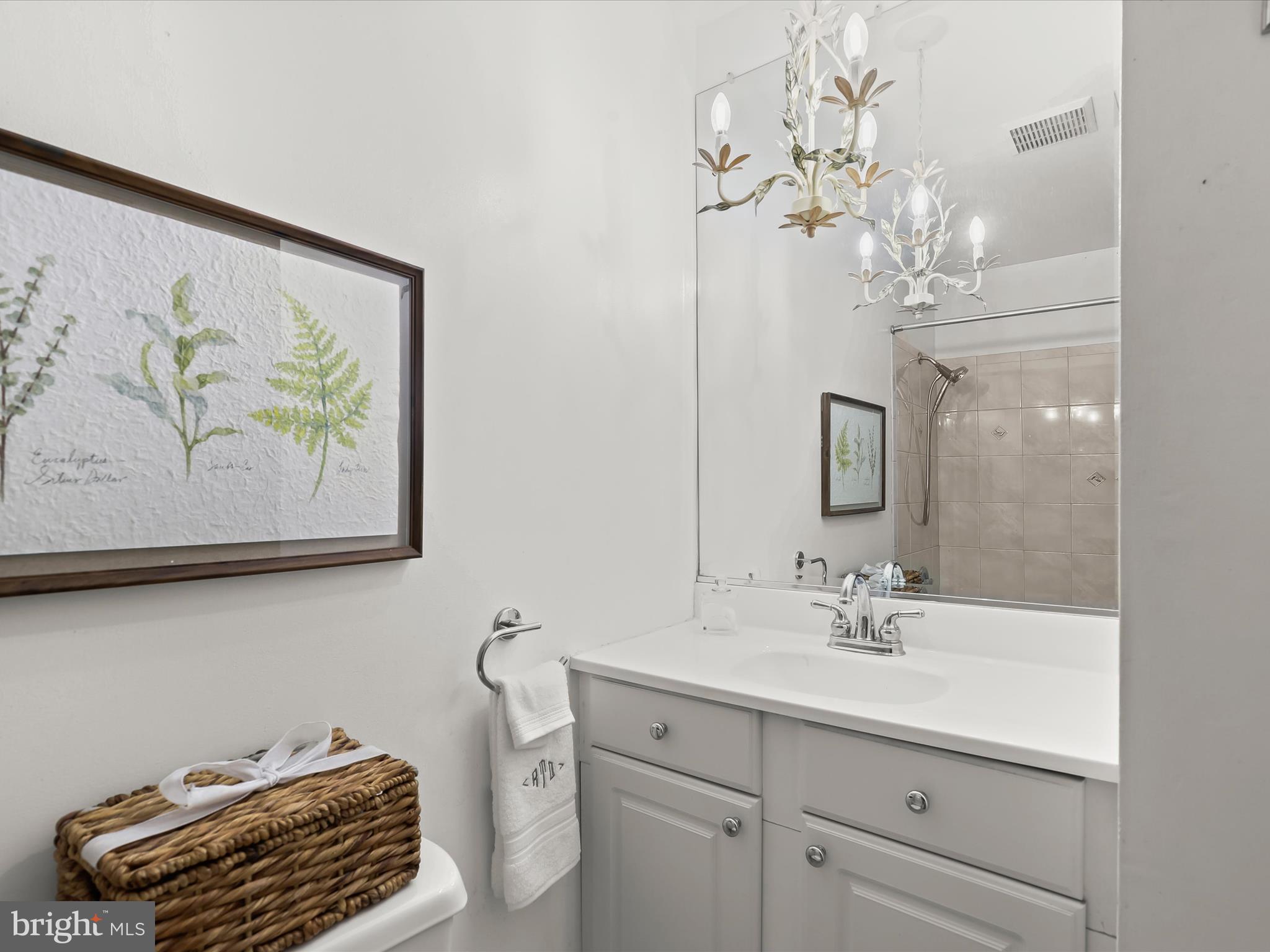 2123 ROUND HILL ROAD