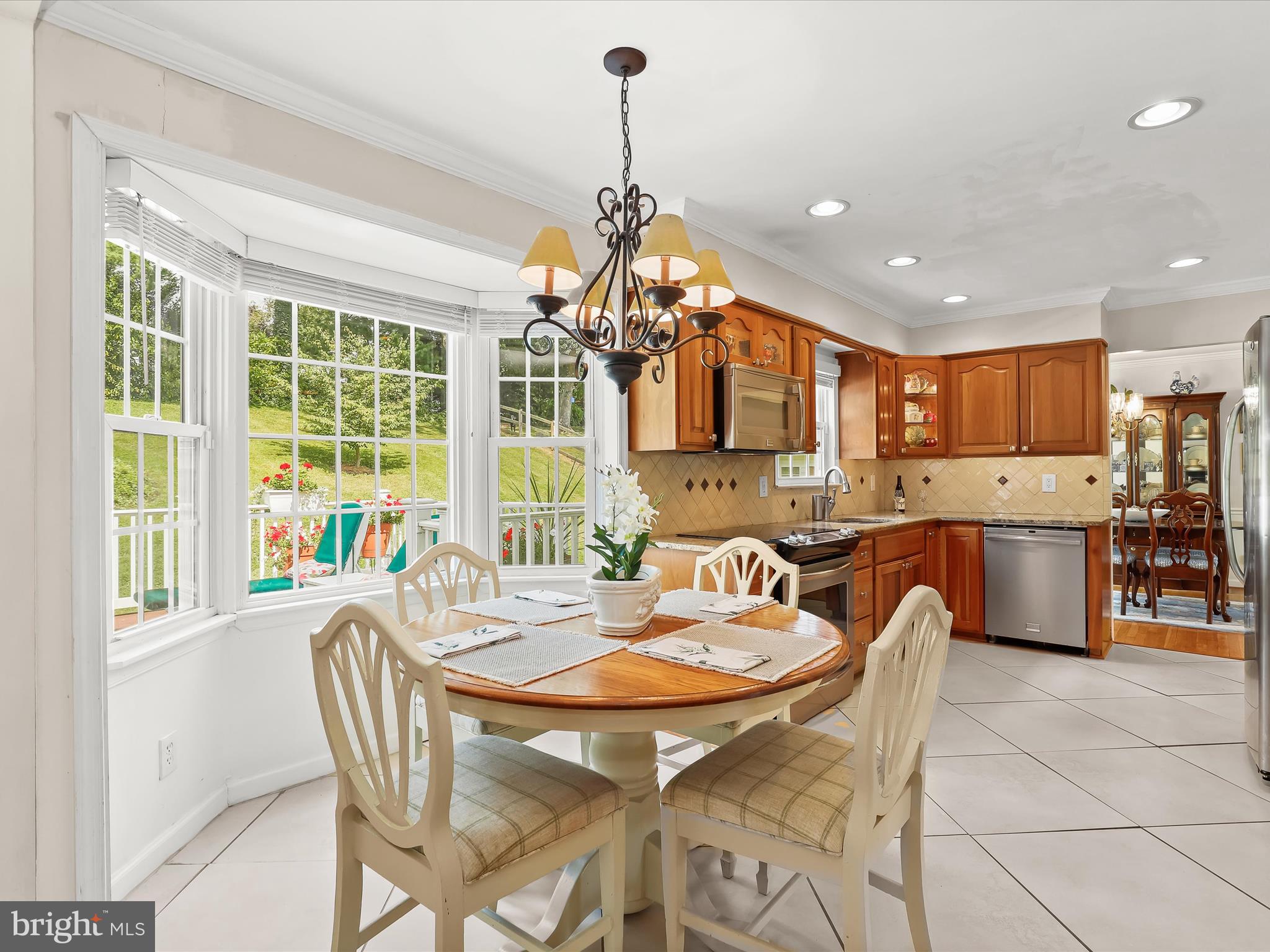 2123 ROUND HILL ROAD