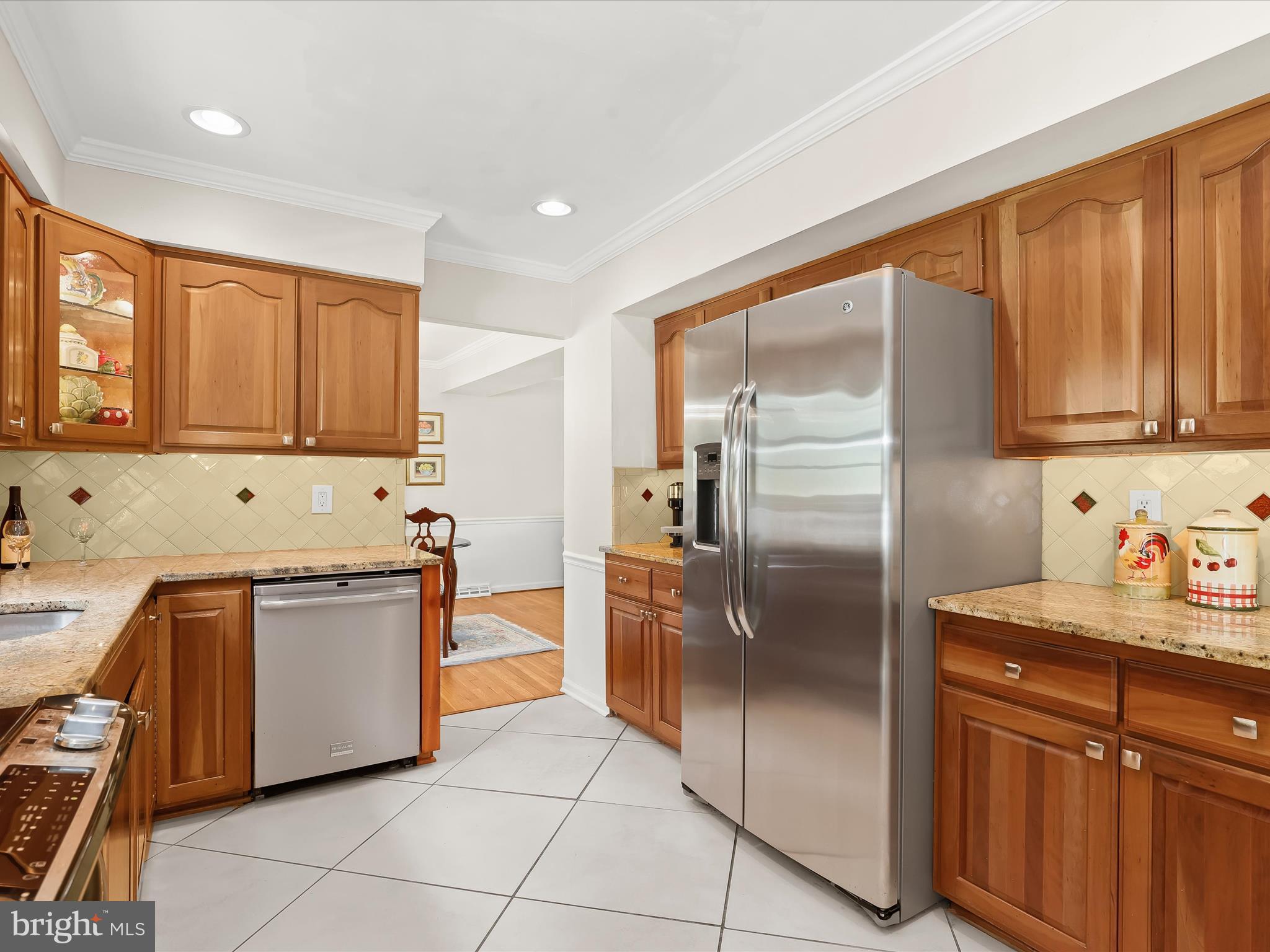 2123 ROUND HILL ROAD