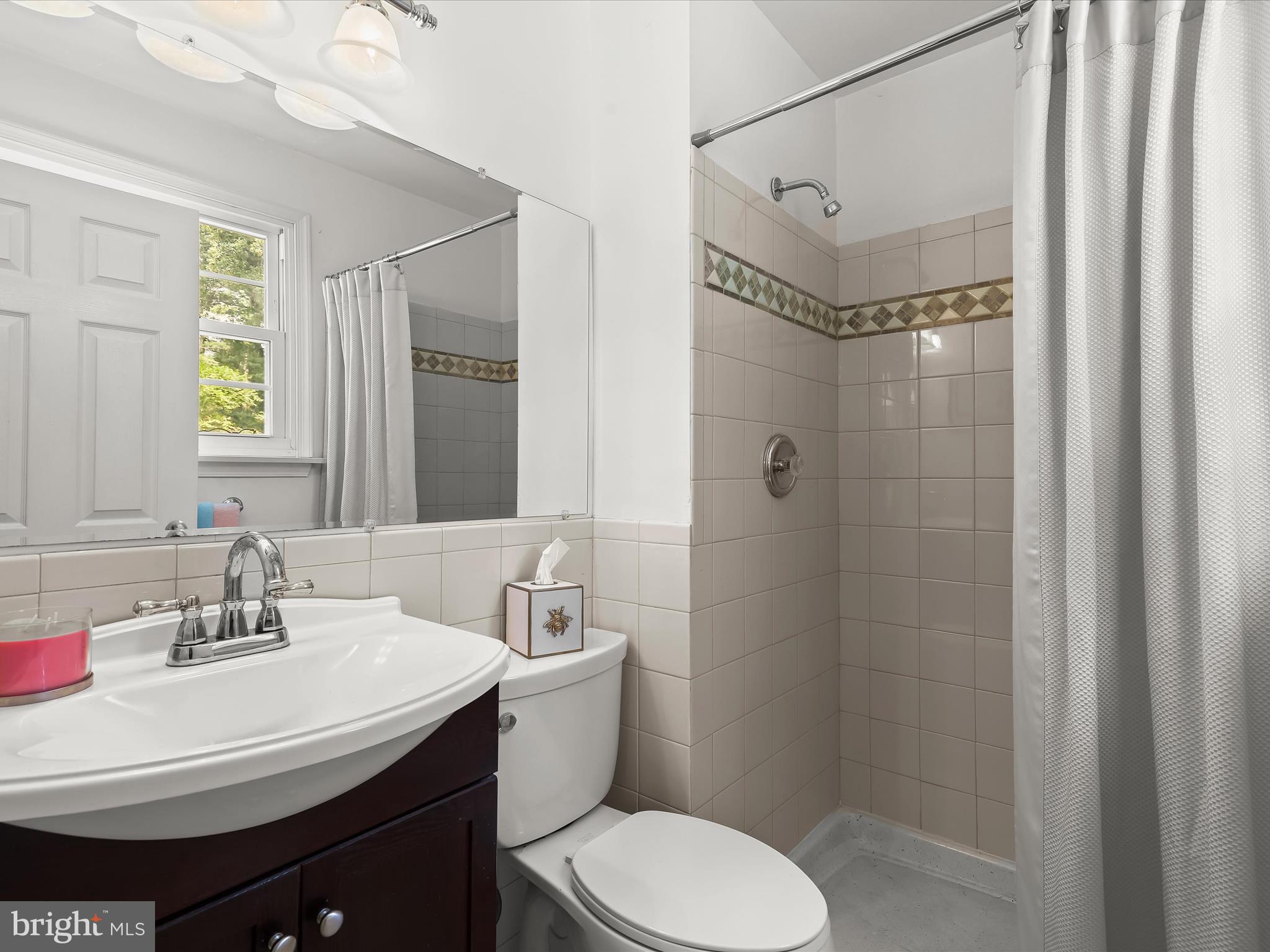 2123 ROUND HILL ROAD