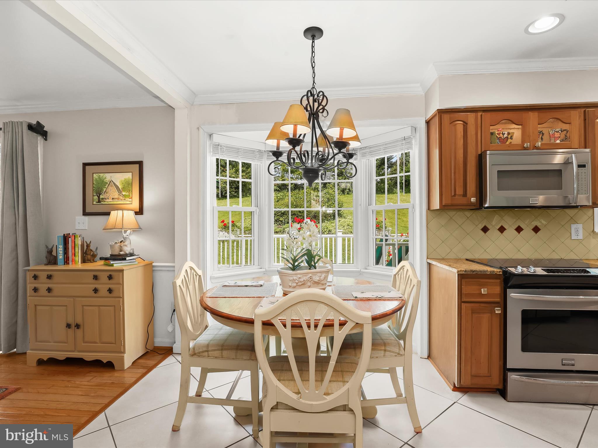 2123 ROUND HILL ROAD