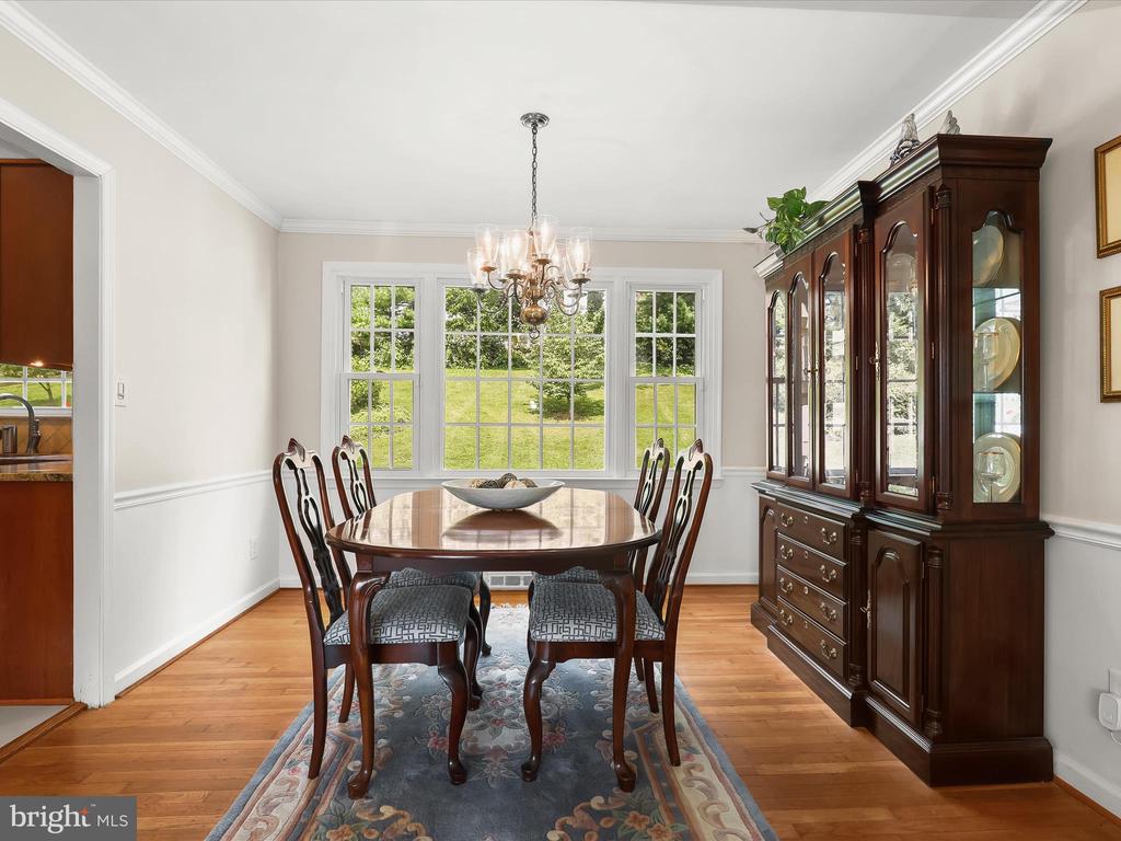 2123 ROUND HILL ROAD