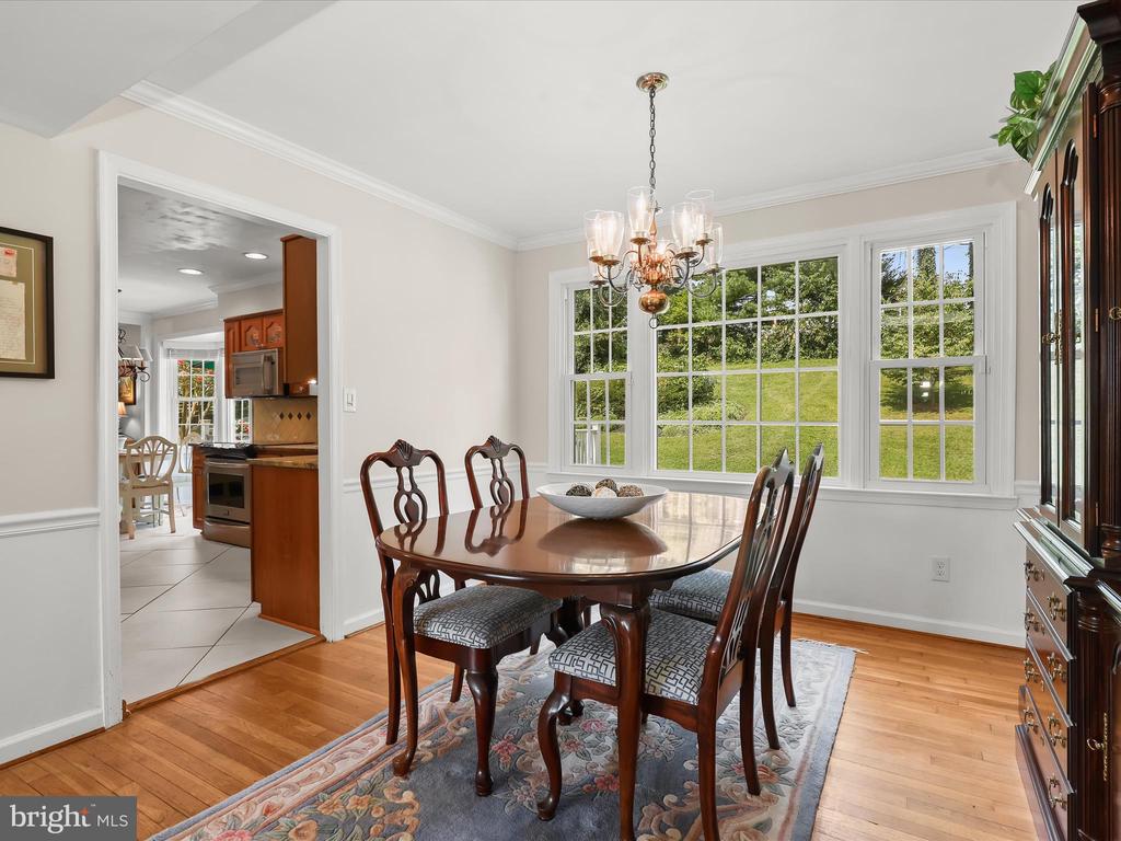 2123 ROUND HILL ROAD