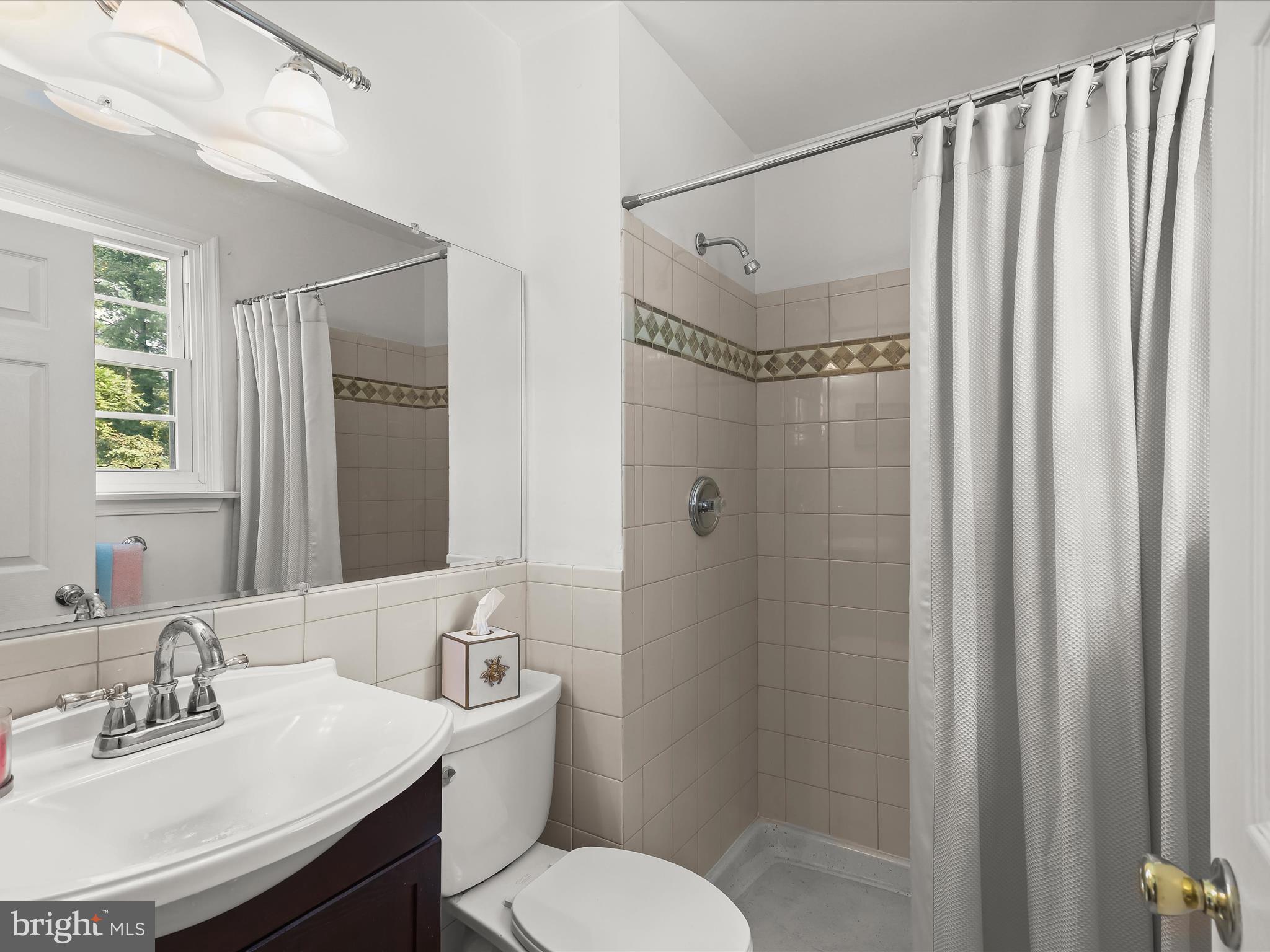 2123 ROUND HILL ROAD