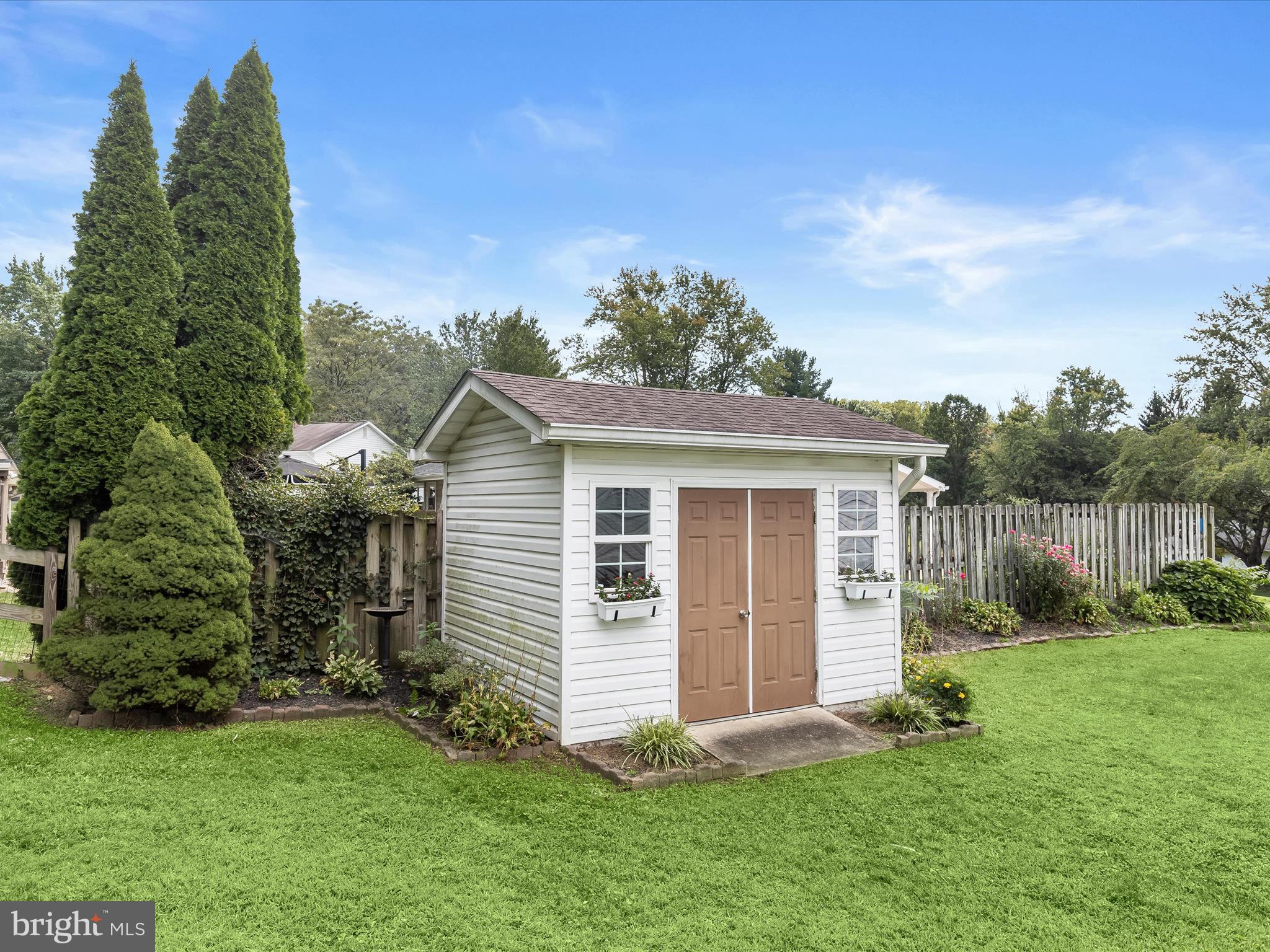 2123 ROUND HILL ROAD