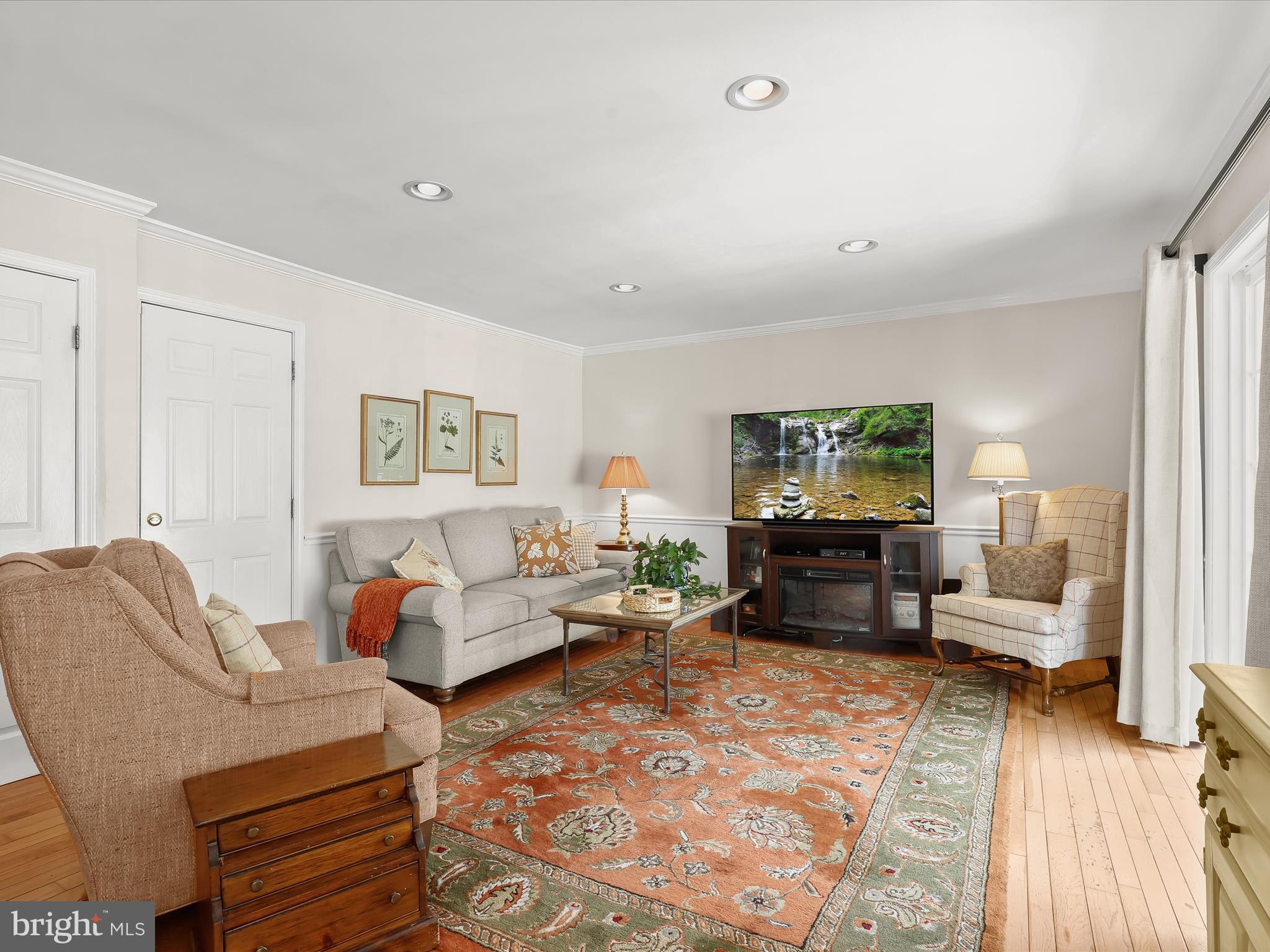 2123 ROUND HILL ROAD