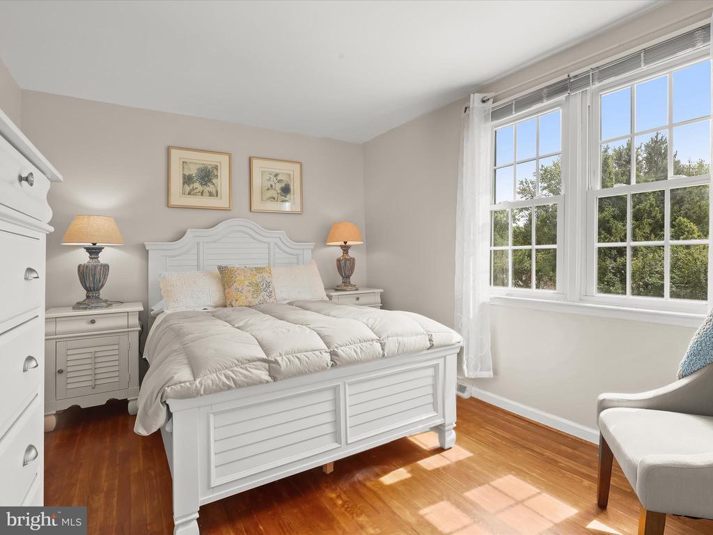 2123 ROUND HILL ROAD