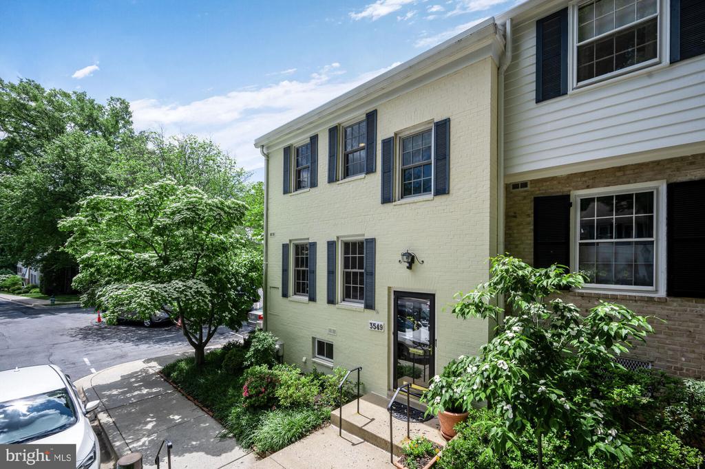 3549 HAMLET PLACE 401