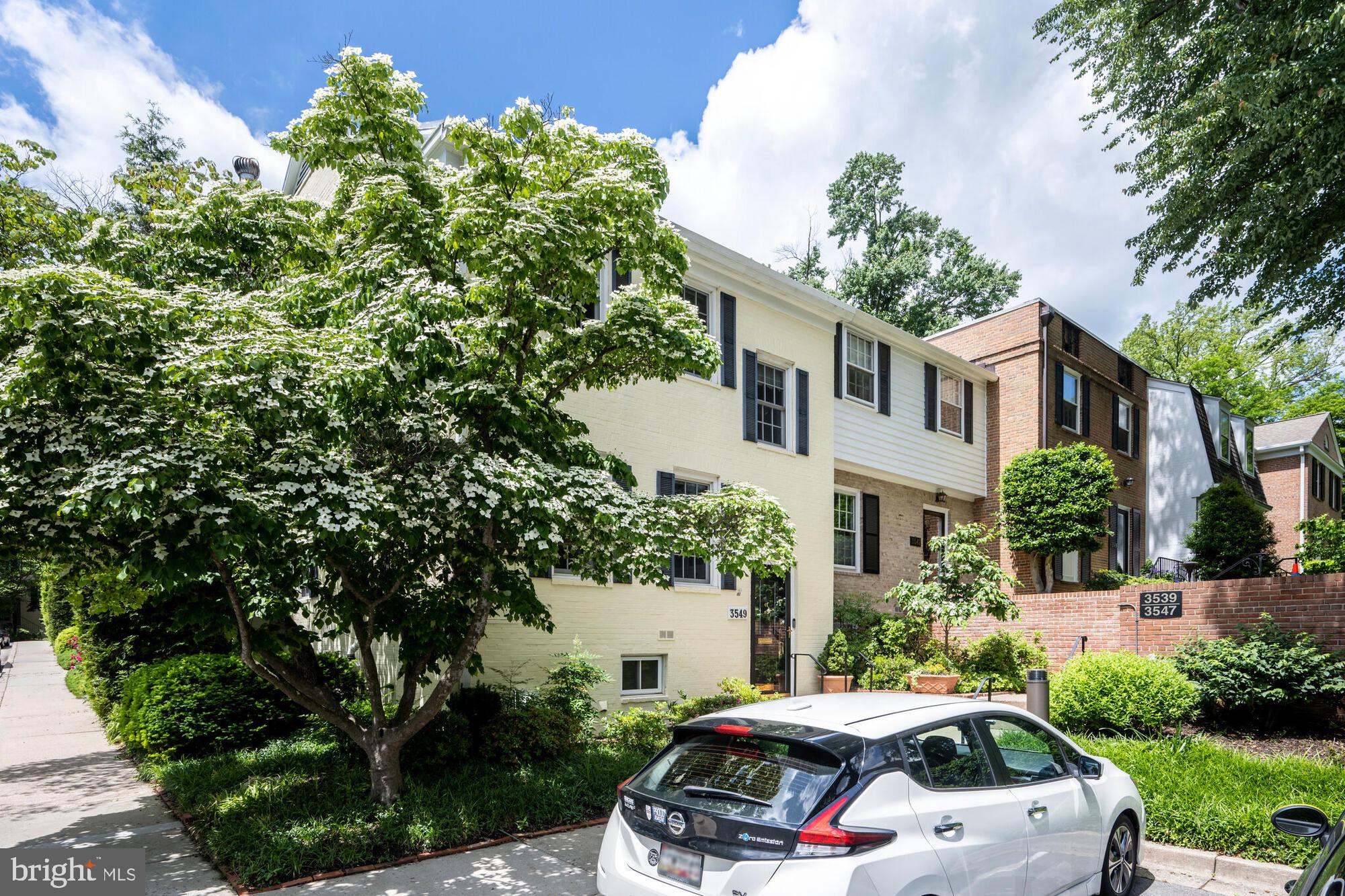 3549 HAMLET PLACE 401