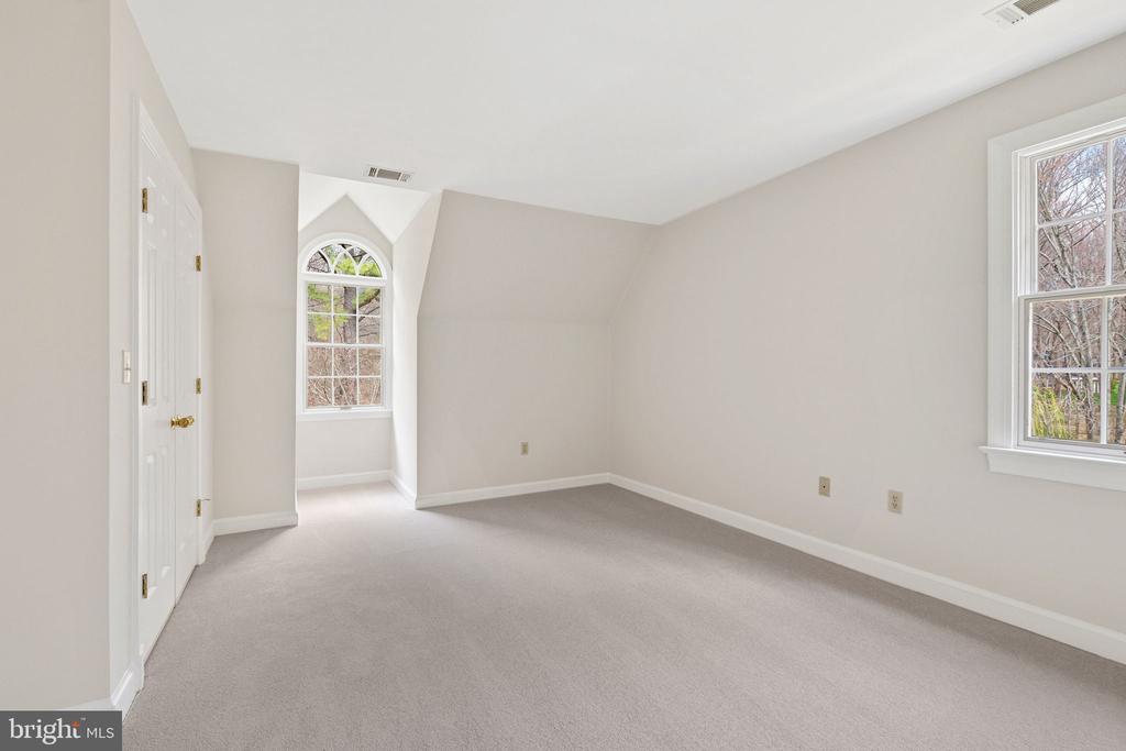 5900 SERENITY LANE