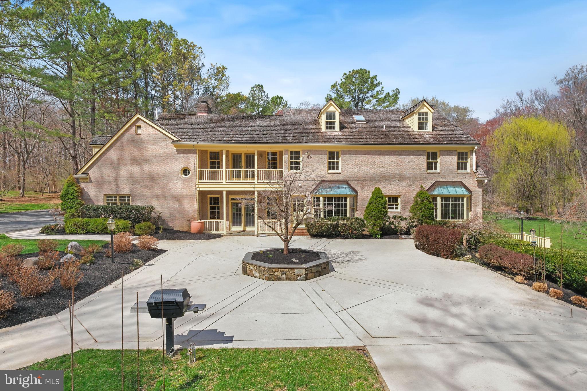 5900 SERENITY LANE