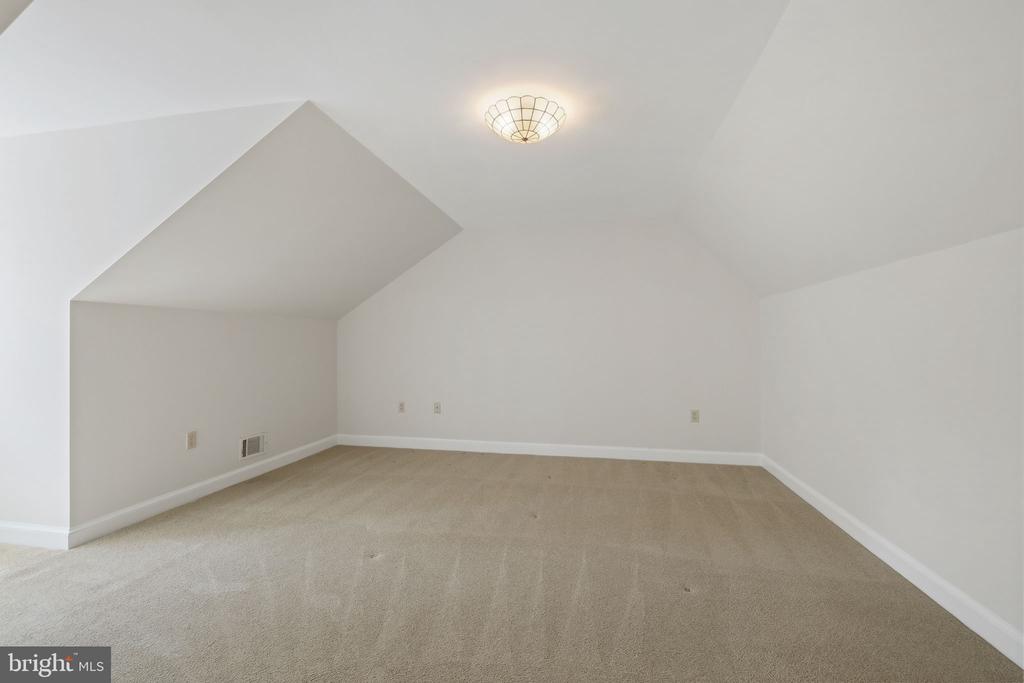 5900 SERENITY LANE