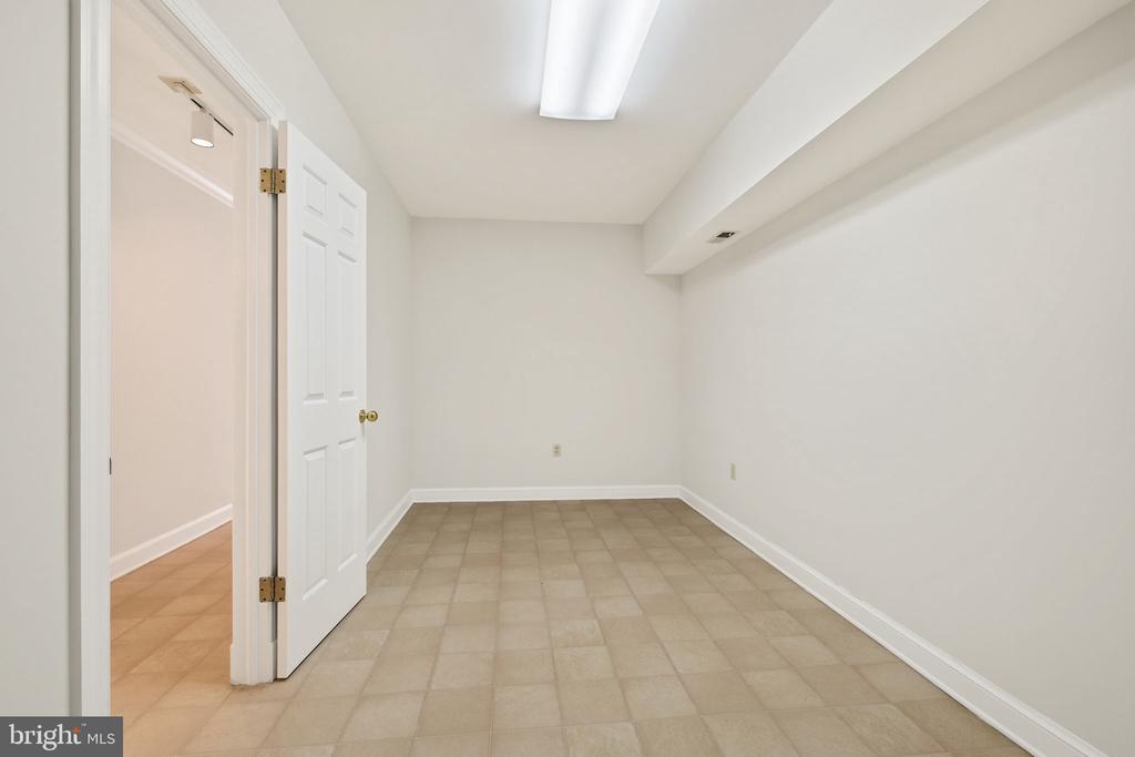 5900 SERENITY LANE