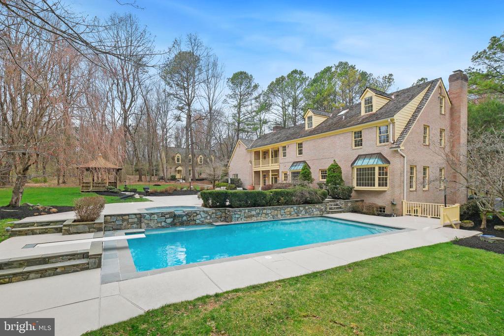 5900 SERENITY LANE