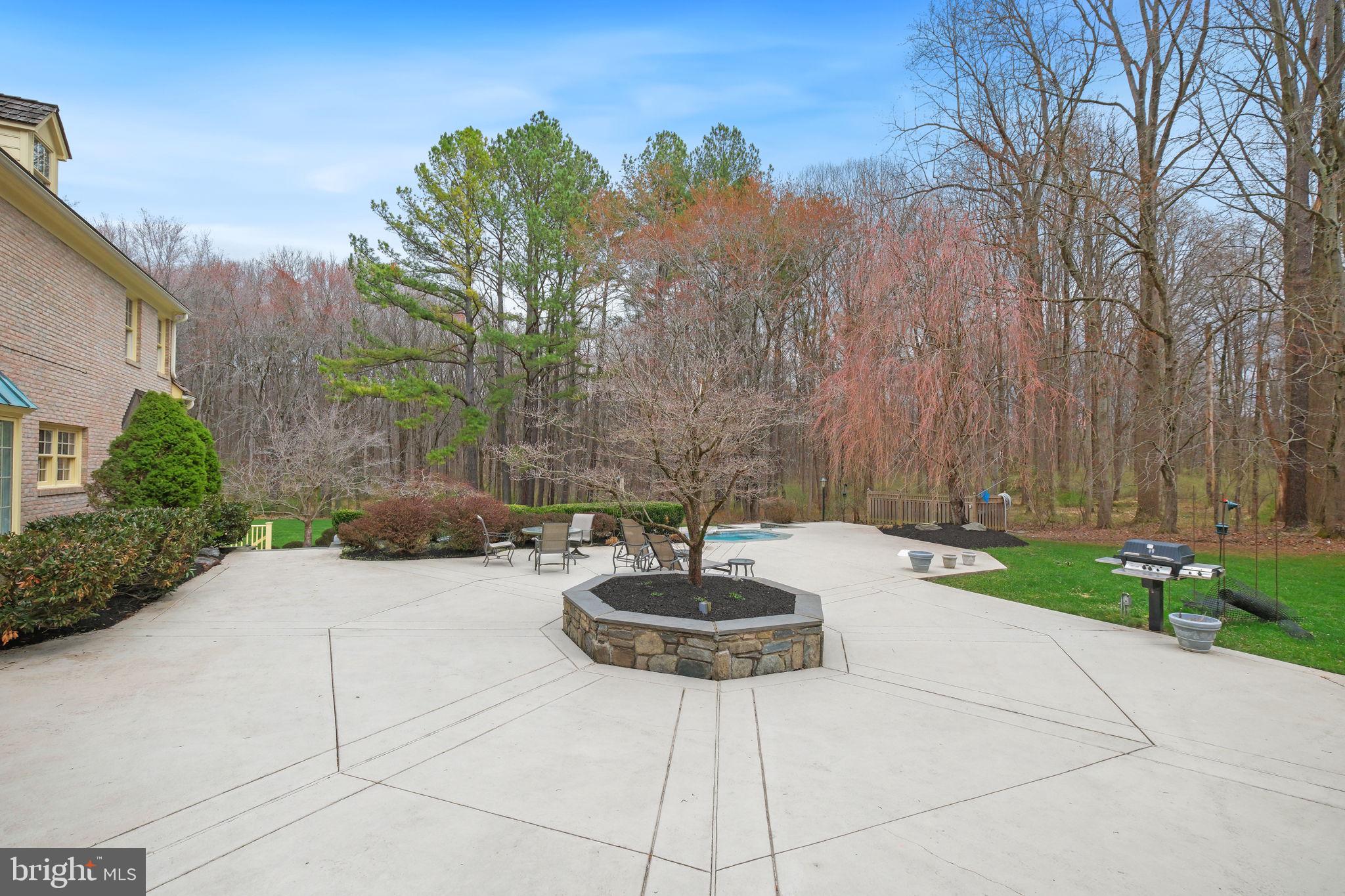 5900 SERENITY LANE