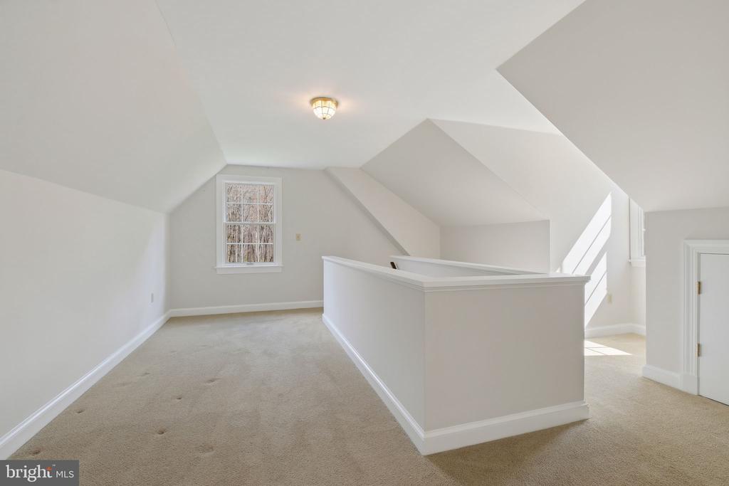 5900 SERENITY LANE
