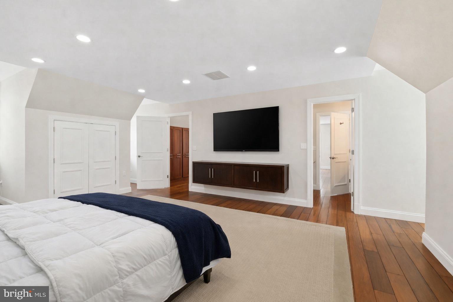 5900 SERENITY LANE