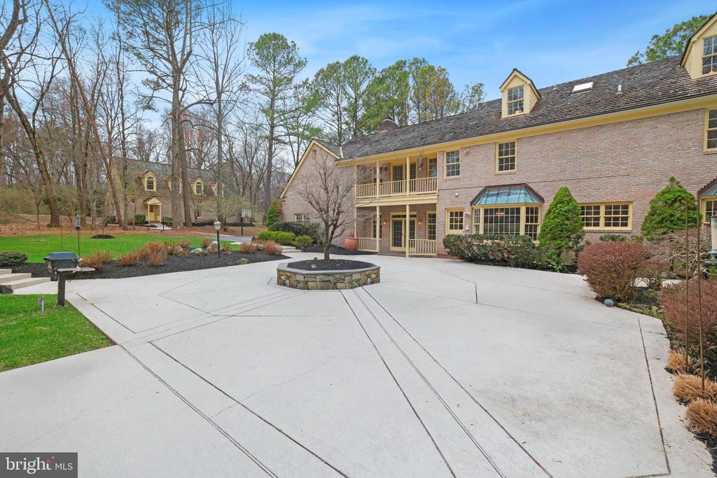 5900 SERENITY LANE