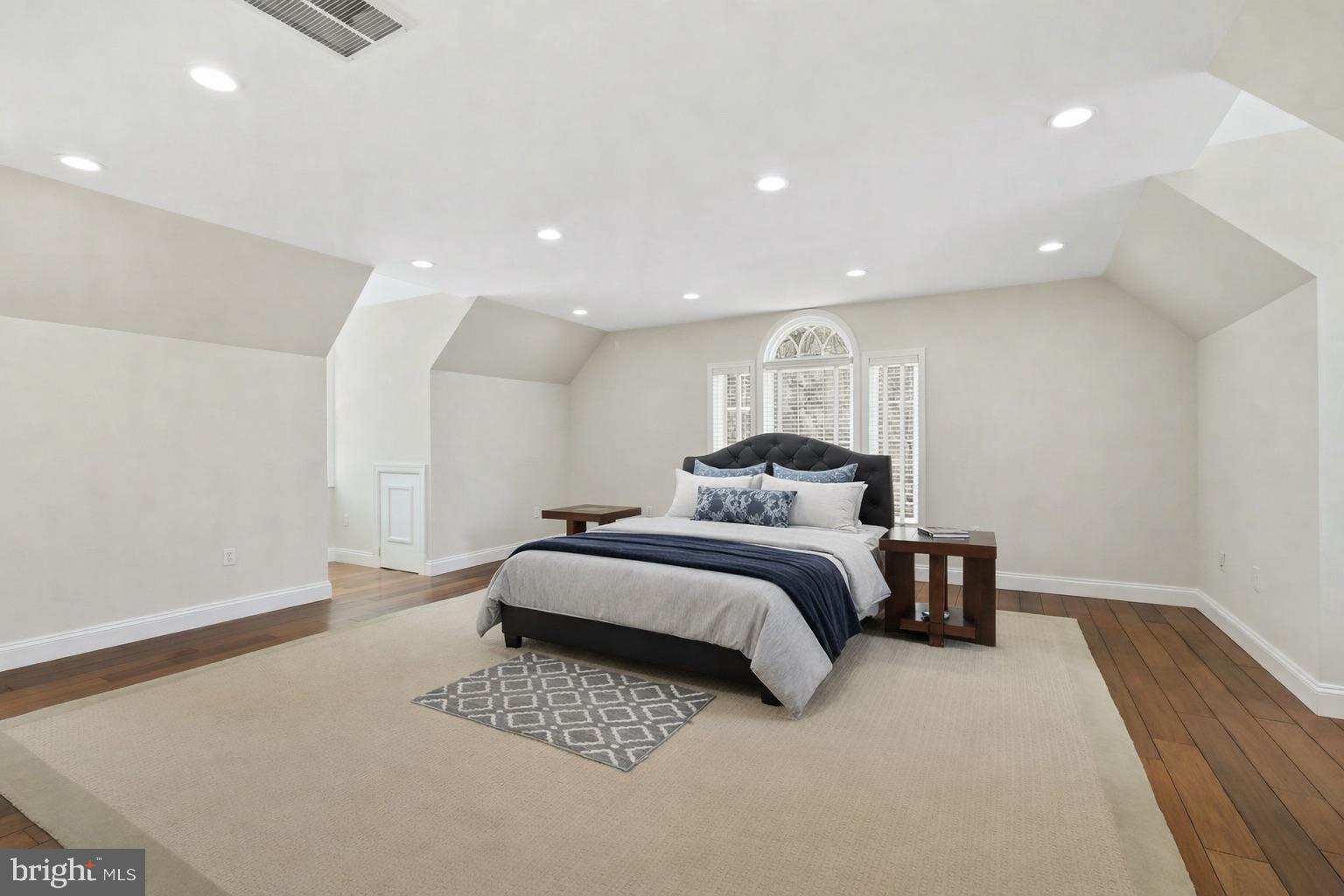 5900 SERENITY LANE