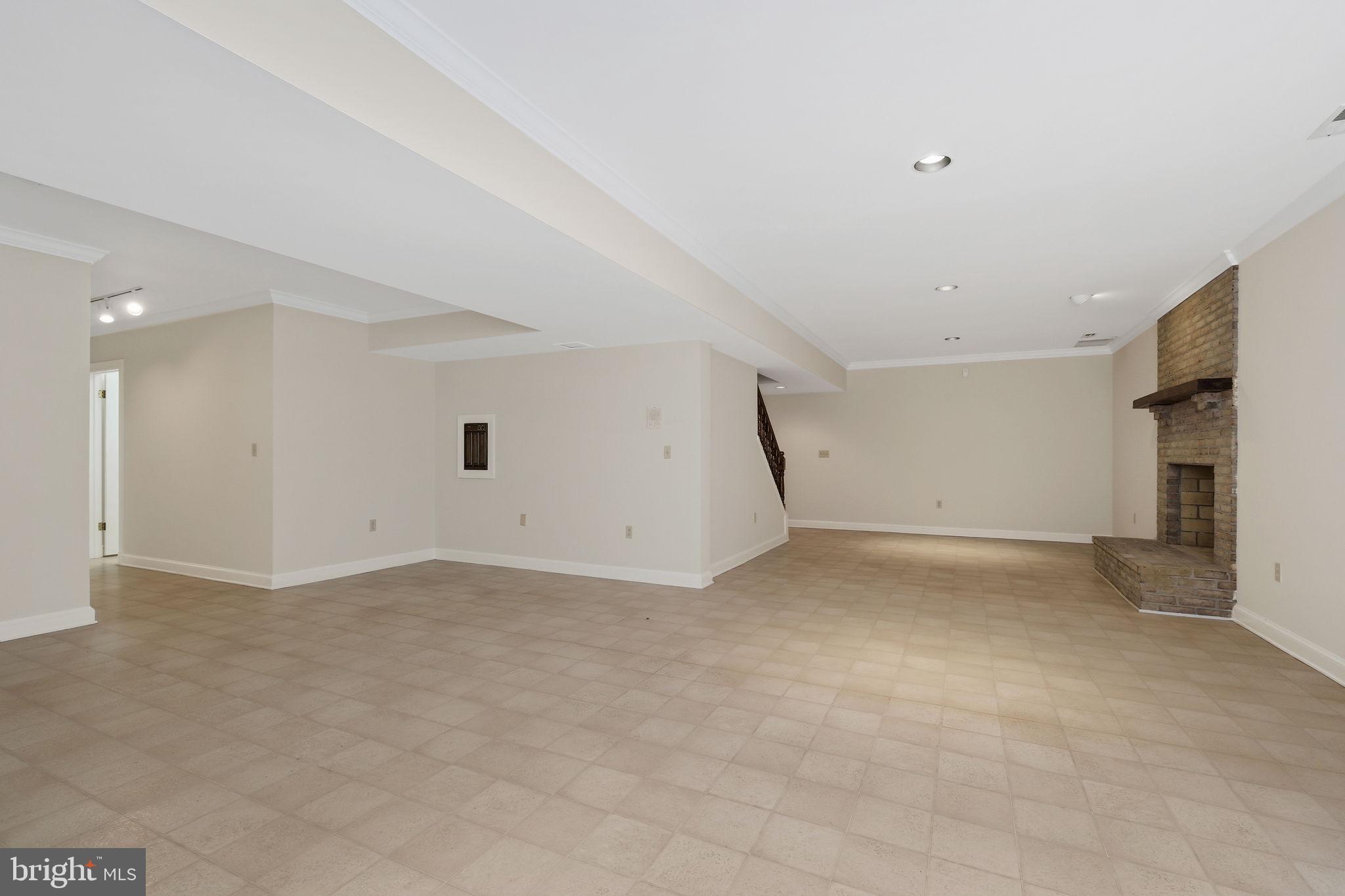 5900 SERENITY LANE