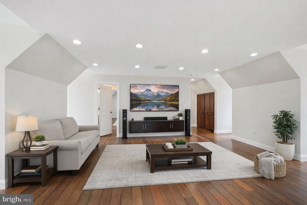 5900 SERENITY LANE