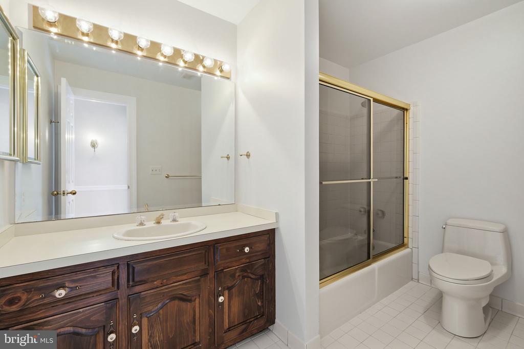 5900 SERENITY LANE