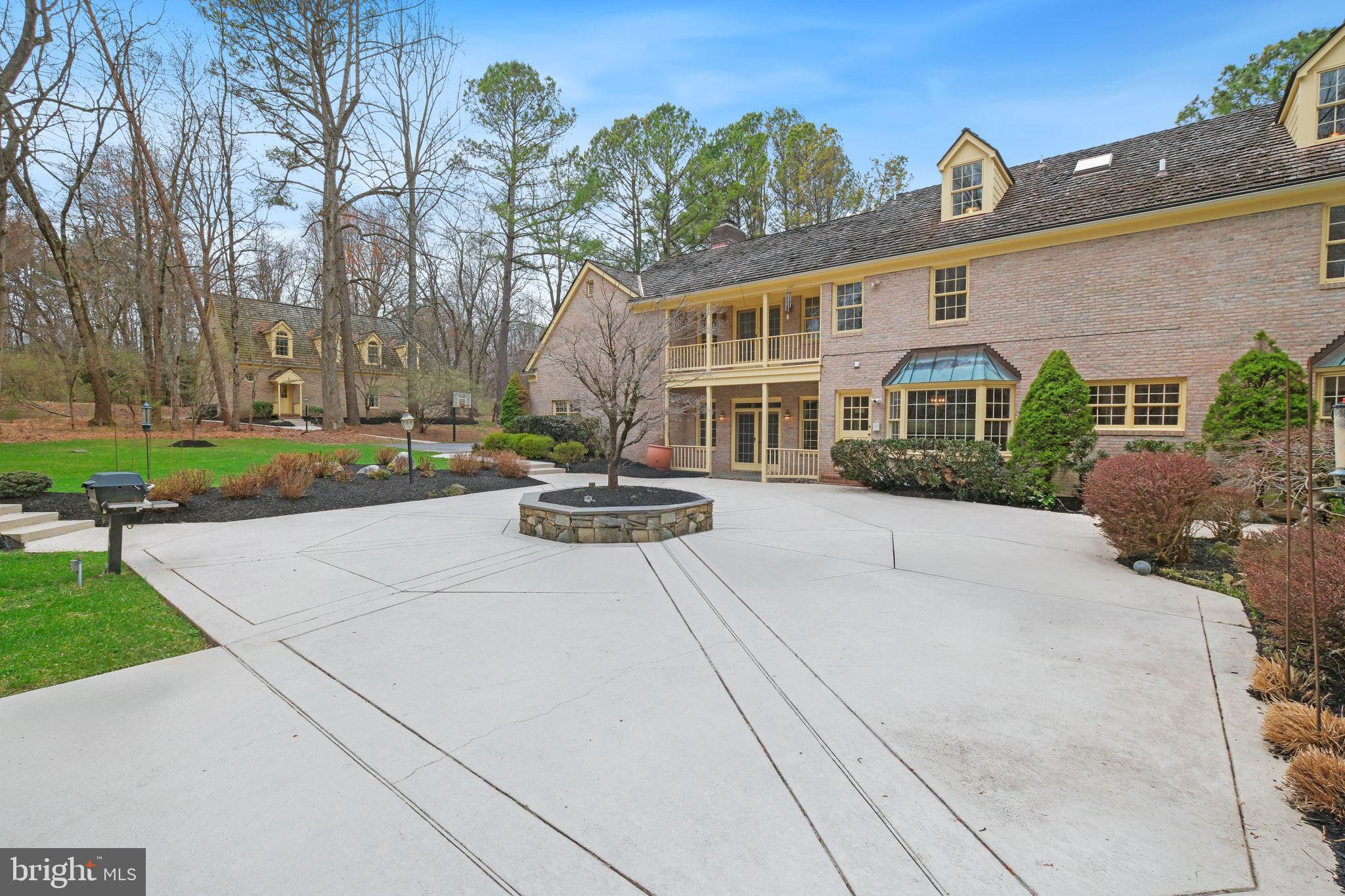 5900 SERENITY LANE