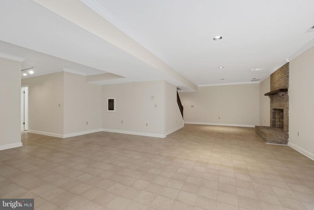5900 SERENITY LANE
