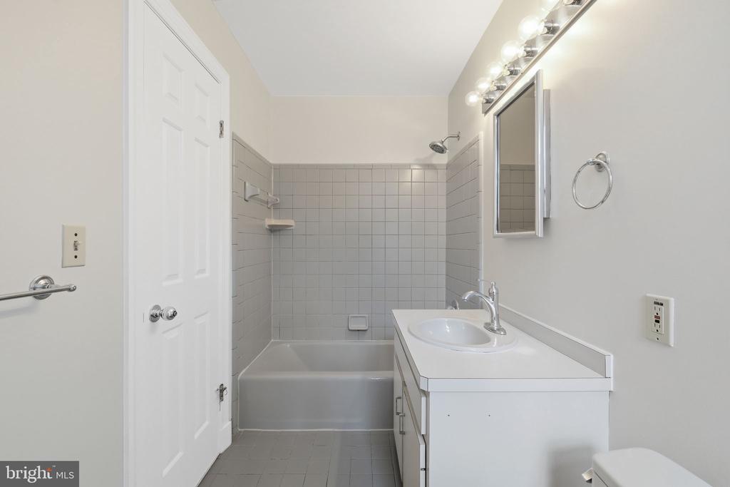 5900 SERENITY LANE