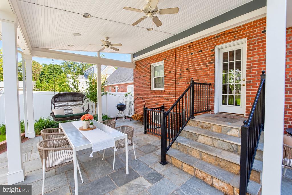 301 PINEWOOD AVENUE