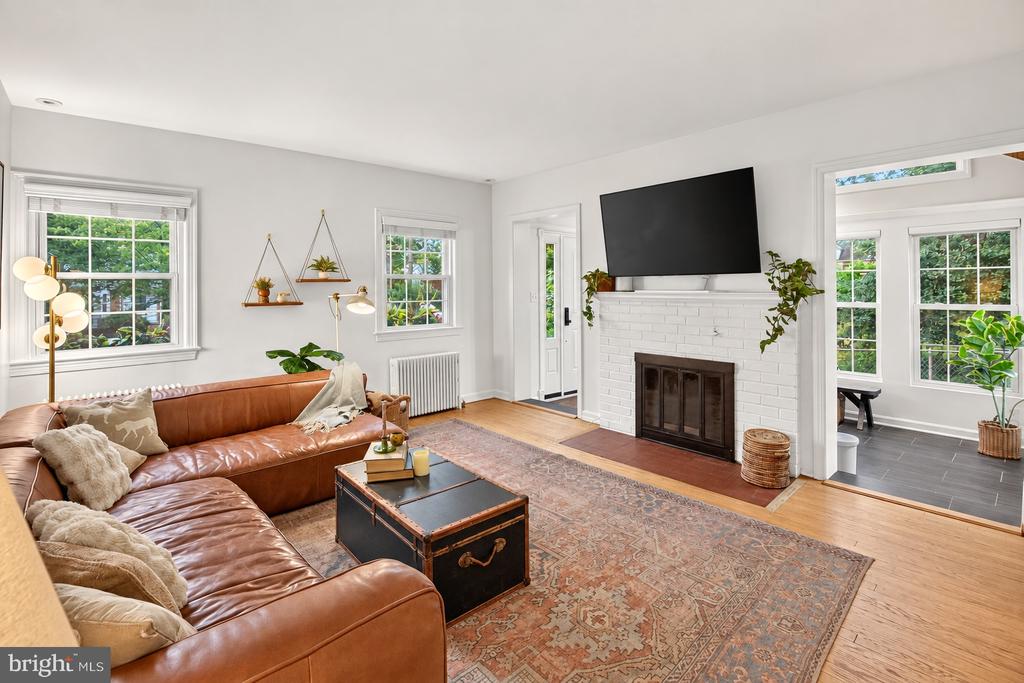301 PINEWOOD AVENUE
