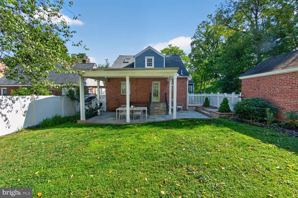 301 PINEWOOD AVENUE
