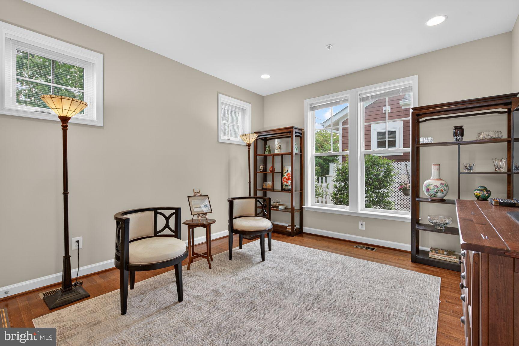 1006 RAILROAD AVENUE