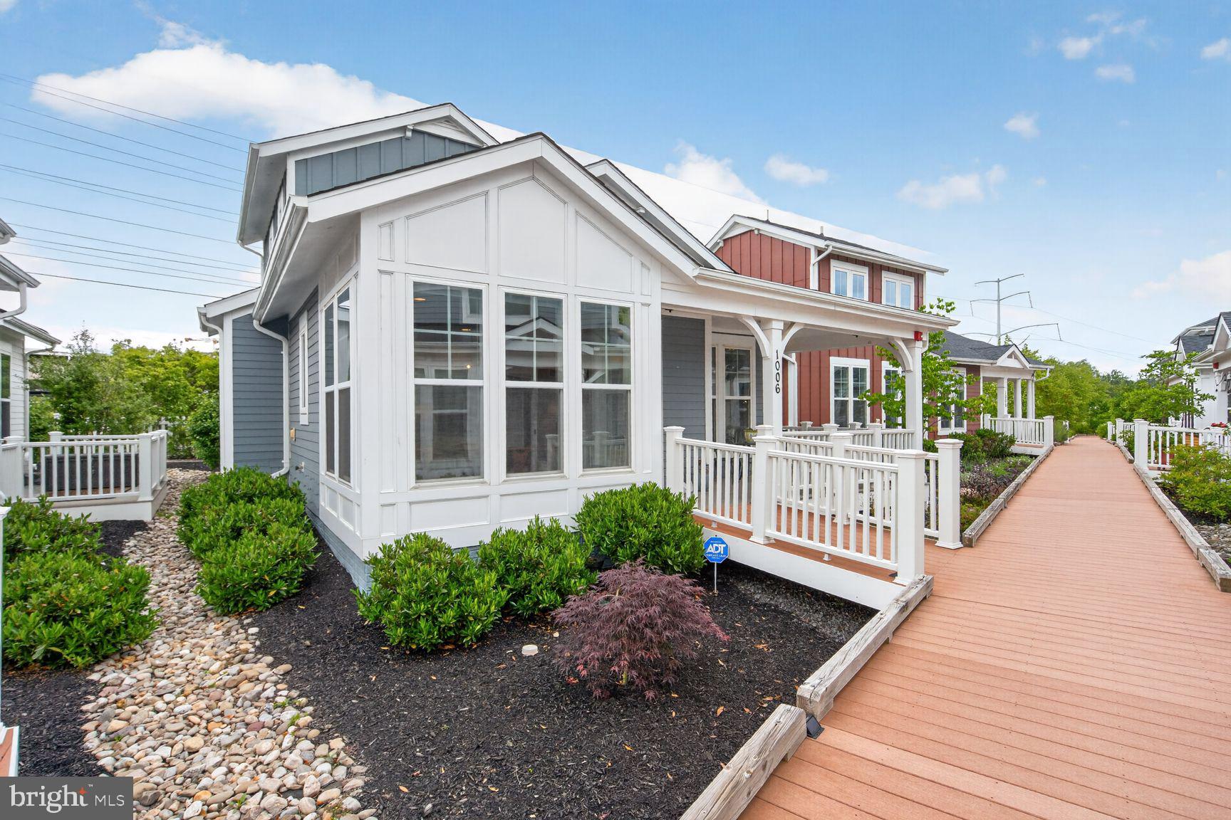 1006 RAILROAD AVENUE