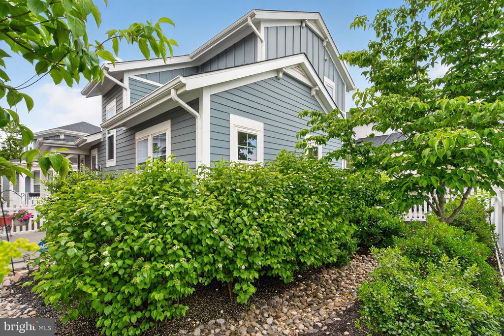 1006 RAILROAD AVENUE