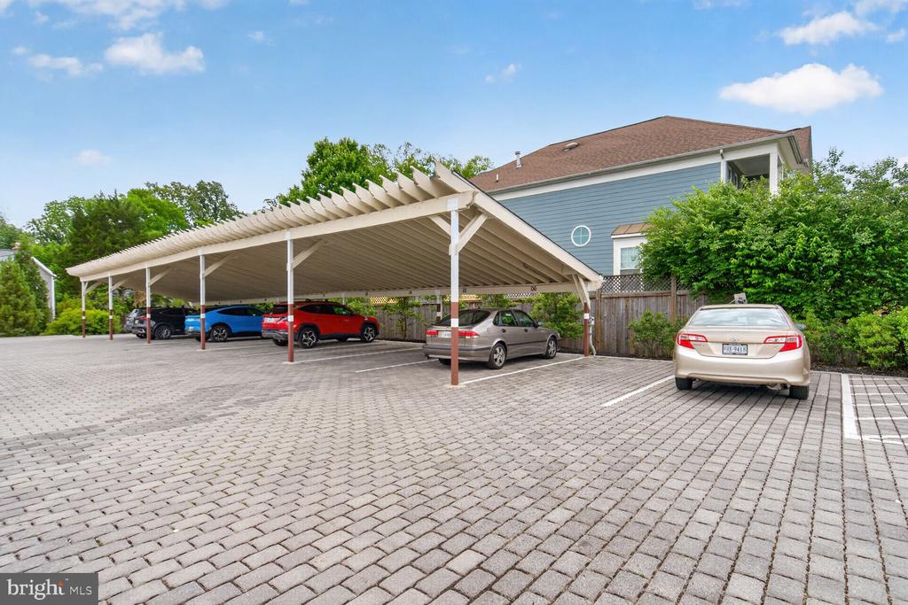 1006 RAILROAD AVENUE