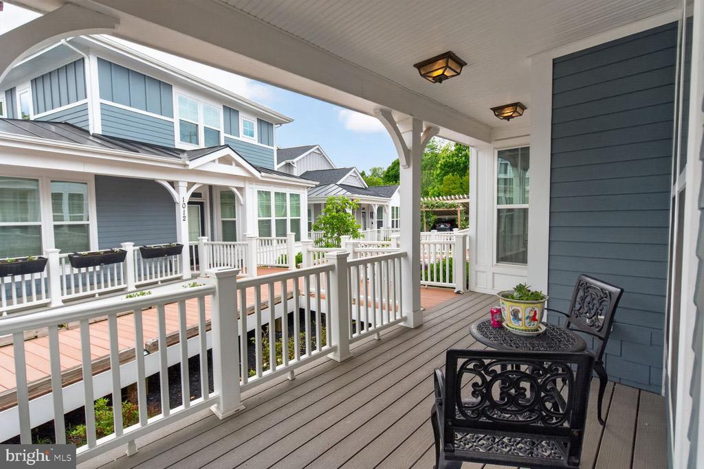 1006 RAILROAD AVENUE